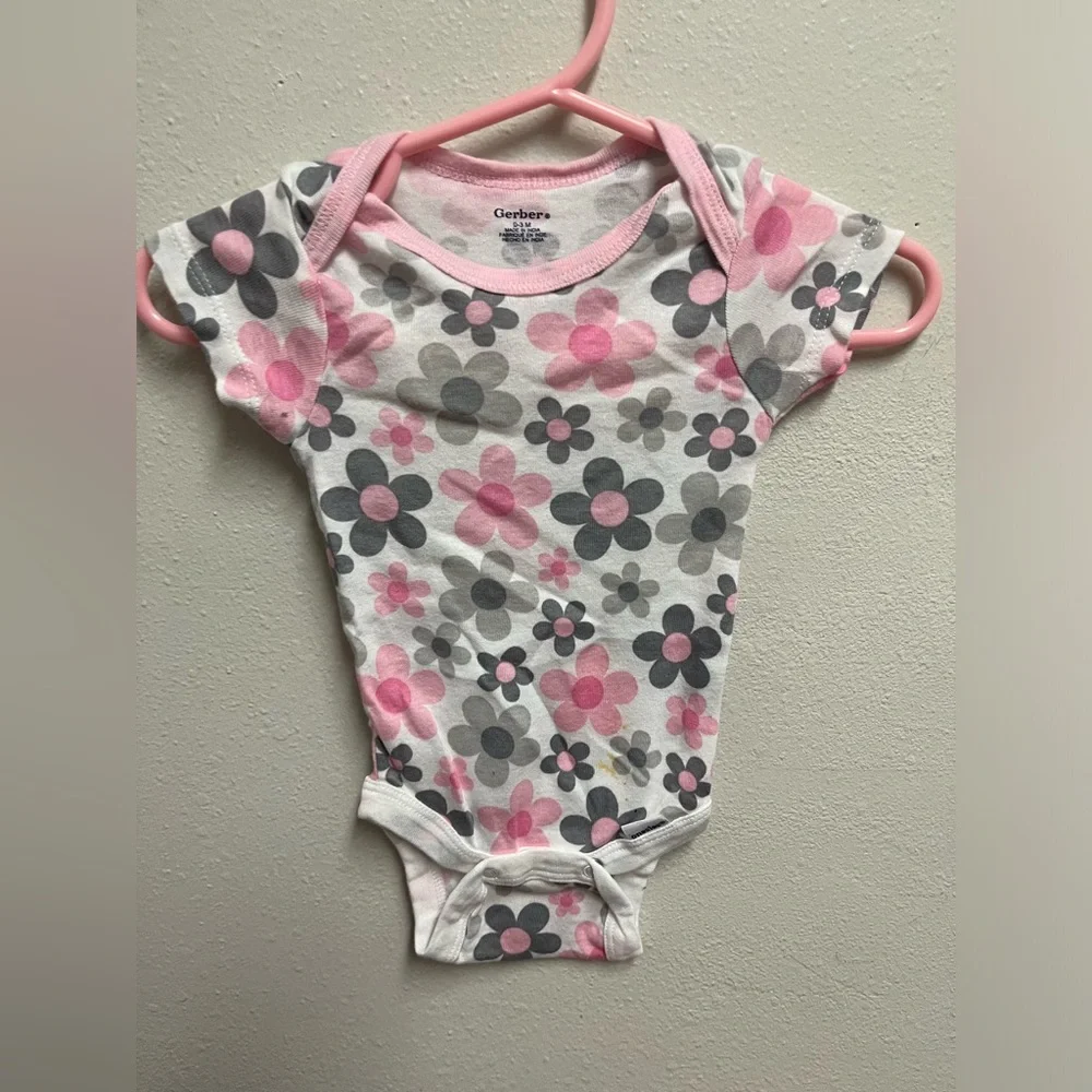 Gerber Elephant 3 piece onesie set - Picture 1 of 10